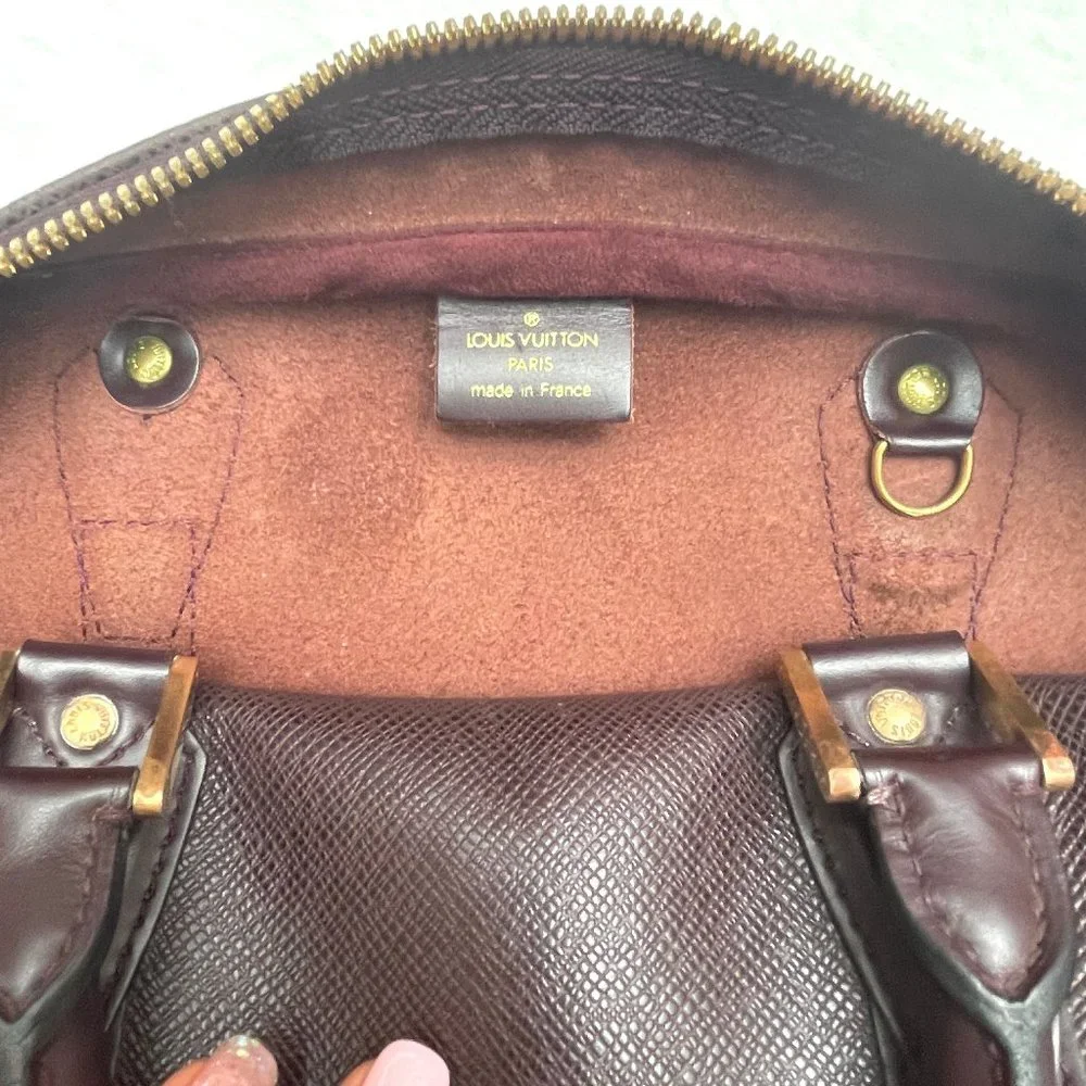 Auc Louis Vuitton Vintage - Taiga Kendall Travek bag - Picture 7 of 17